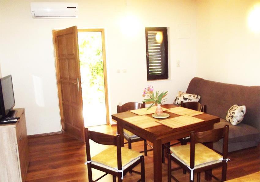 Apartmani Juliska ピロヴァッツ エクステリア 写真