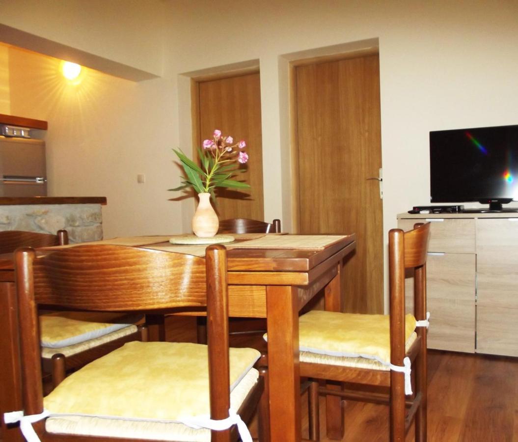 Apartmani Juliska ピロヴァッツ エクステリア 写真